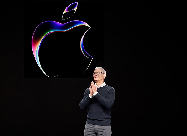 1. Apple Inc. CEO’su Tim Cook’un yıllık maaşı yaklaşık kaç milyon dolar?