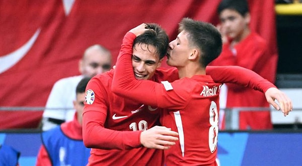 İki yıldızımız şimdi birbirlerine rakip oldu.