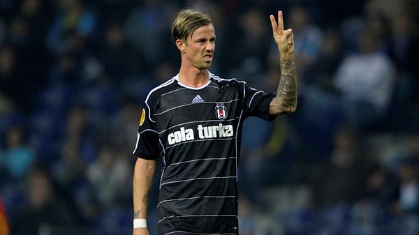 Ülkemizde Beşiktaş forması giyen Guti, Real Madrid efsaneleri arasında gösteriliyor.