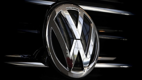 What is the Nexperia crisis? What factors have led to the halt in vehicle production?