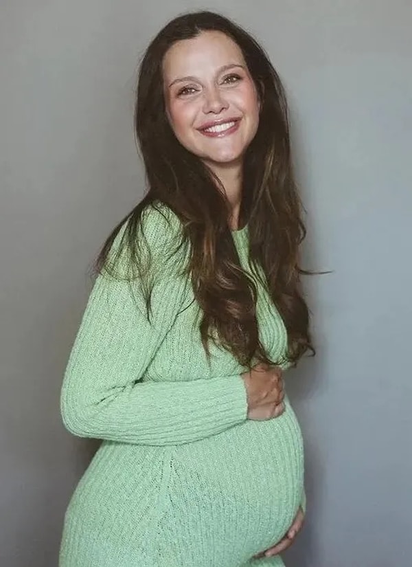 Ünlü oyuncu İrem Helvacıoğlu ve Ural Kaspar, 15 Ekim'de ilk çocukları Sora'yı kucaklarına almışlardı.