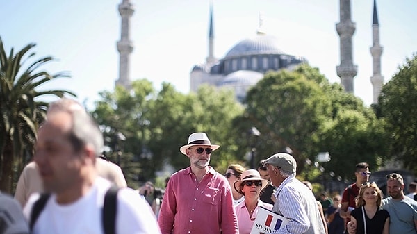 “Hanutçuluk” özellikle Türkiye’nin turistik bölgelerinde hem vatandaşları hem de turistleri rahatsız eden bir meslek.