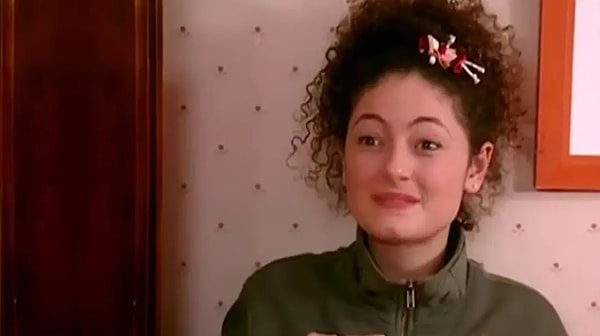 Selena, Türk Malı ve Pis Yedili dizilerinden tanıdığımız Hazal Şenel, uzun süredir ekrandan uzak yaşıyor.