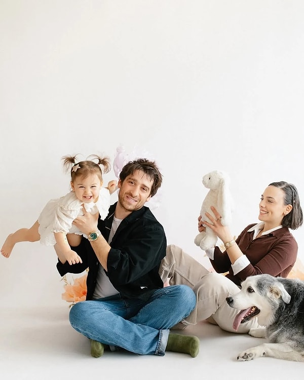 In 2023, the famous actor Bora Akkaş and Oben Alkan tied the knot, and in the same year, they were blessed with a daughter whom they named Suzan.