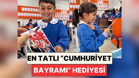 Öğrencilerine Cumhuriyet Bayramı İçin Olarak Atatürk ile Fotoğraflarını Hediye Eden Öğretmen Kalpleri Isıttı