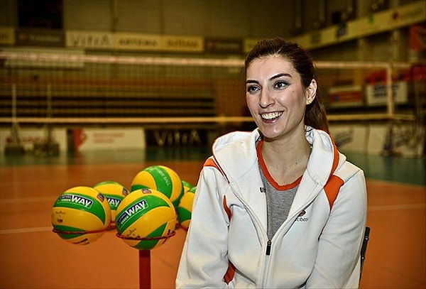 Neslihan Demir'in sözleri esnasında kullandığı bir ifade ise sosyal medyada eleştirildi.