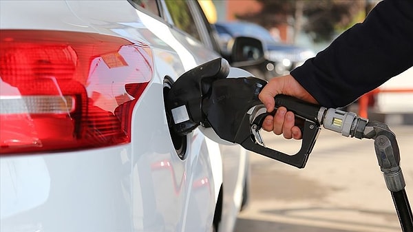 Türkiye’de geçtiğimiz günlerde 1 lira indirim yaşanan motorin fiyatlarında dev bir zam dalgası yaşandı.