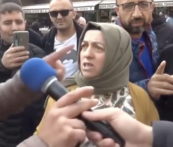 "Babamı, 97’de ağzından kan boşalıyordu, leğenlerle hastaneye götürüyorduk. Feministler, gençlerin beynini yıkıyor.”