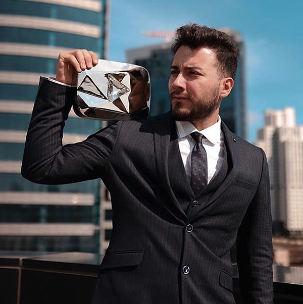 Bir dönem Türkiye’nin en popüler YouTuber’ı olan Enes Batur, son aylarda yaptığı paylaşımlarla hayranlarını endişelendiriyor.