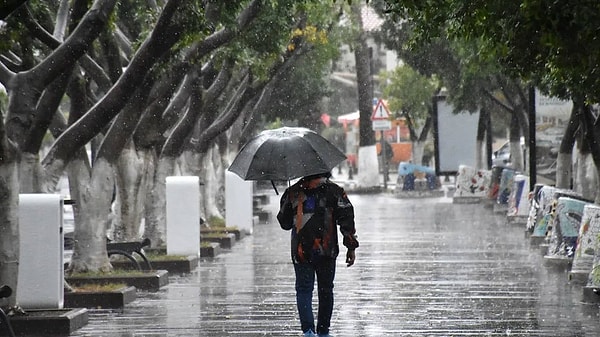 Pazartesi günü yağışlı hava İstanbul'a geri gelecek.