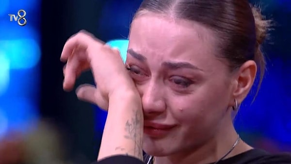 MasterChef Türkiye'nin eleme gecesinde yarışmaya veda eden isim belli oldu. MasterChef'te elenen isim kim oldu diye meraklanırken Nisa hayallerine veda etti.