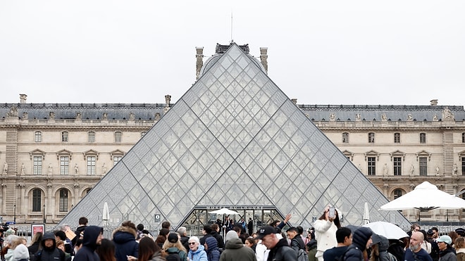 Two Suspects Detained in Louvre Museum Heist