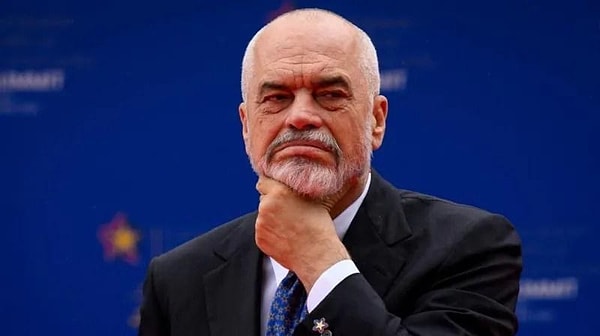 "Her biri parlamento oturumlarına katılacak, olup biten her şeyin kaydını tutacak ve milletvekillerine önerilerde bulunacak bir asistan olarak hizmet edecek. Bu çocukların, annelerinin bilgisine sahip olacaklar"