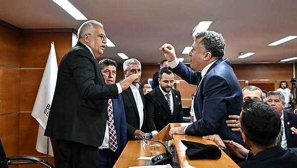 İkinci tura da "geçersiz oy" tartışması damga vurdu