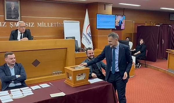 4. Turda Başkan Vekili seçilebildi.