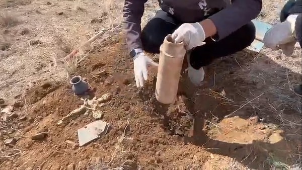 Dolandırıcıların “define” oyunu Ankara Asayiş Şube polis ekiplerinin yaptığı operasyonla ortaya çıktı.