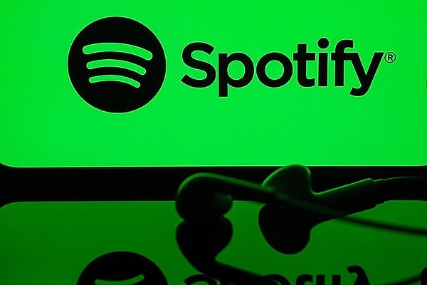 Dijital müzik platformu Spotify'ın üyelik ücretlerine zam yaptığı iddia edildi.