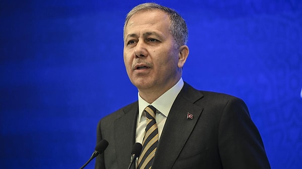 Ali Yerlikaya, Balıkesir depremi sonrası yaptığı açıklamada yıkılan binalar olduğunu söyledi.