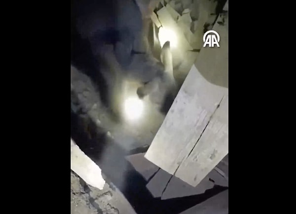 100'ün üzerinde artçı sarsıntı meydana geldi.