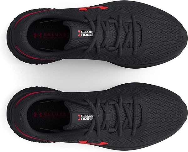 Under Armour erkek koşu ayakkabısı, konforu ve performansı aynı potada buluşturuyor.