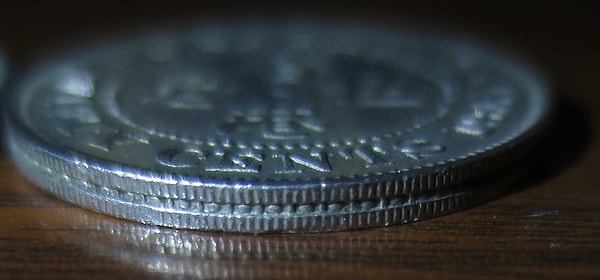 İlk madeni paralar günümüzden yaklaşık 2600 yıl önce, Türkiye'de yer alan Lidya Krallığı’nda basılmıştı.