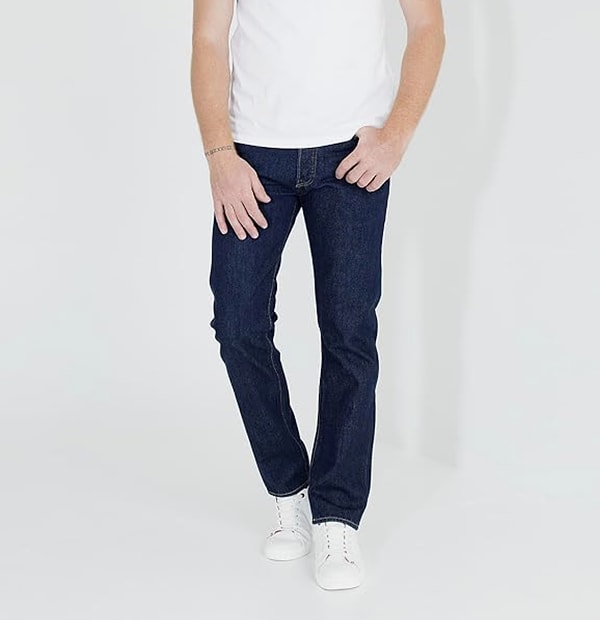 Bugün Amazon’da indirime giren Levi’s Taper Jeans erkek pantolon, klasik tarzı modern kesimle buluşturmuş.