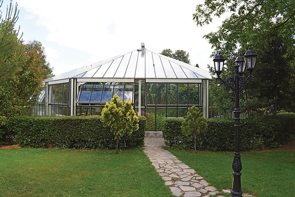 Bahçede ayrıca tohum üretimi ve koruma çalışmaları yürütülüyor.