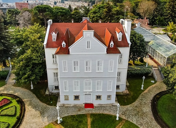 İstanbul’un Sarıyer ilçesindeki Maslak’ta, MİT İstanbul Bölge Başkanlığı’nın bulunduğu alana ilişkin bir imar planı değişikliği yapıldı. Plan teklifi, teşkilatın arazisine 50 dönümlük ek alan kazandırmayı öngörüyor.
