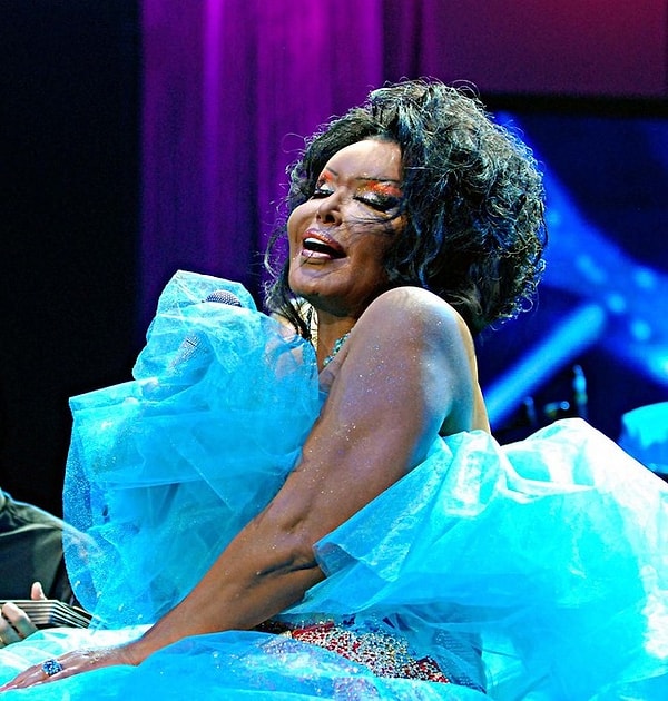 Bulent Ersoy has a penchant for gold!