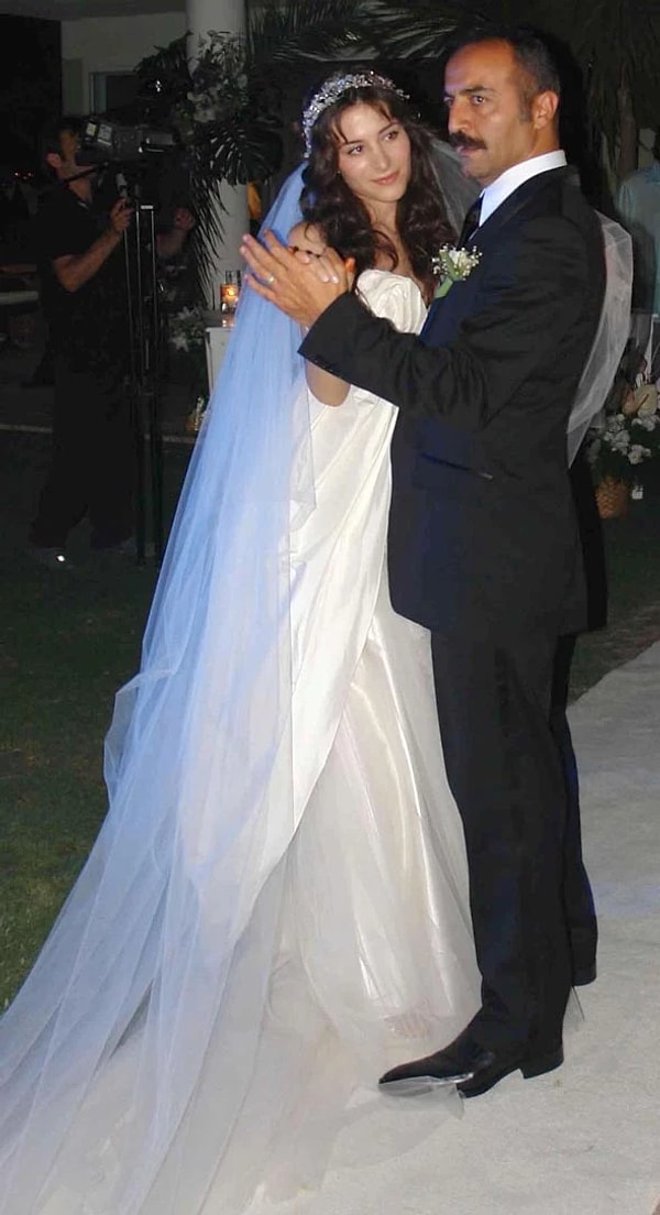 Yılmaz Erdoğan ve Belçim Bilgin, 2006 yılında evlenmiş, çift Türkiye’nin magazin gündeminde bomba etkisi yaratmıştı.