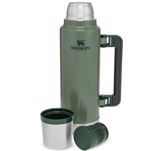 Stanley Klasik Vakumlu Çelik Termos 1.4 L, içeceklerini saatlerce ideal sıcaklıkta tutmak isteyenler için mükemmel bir seçim!