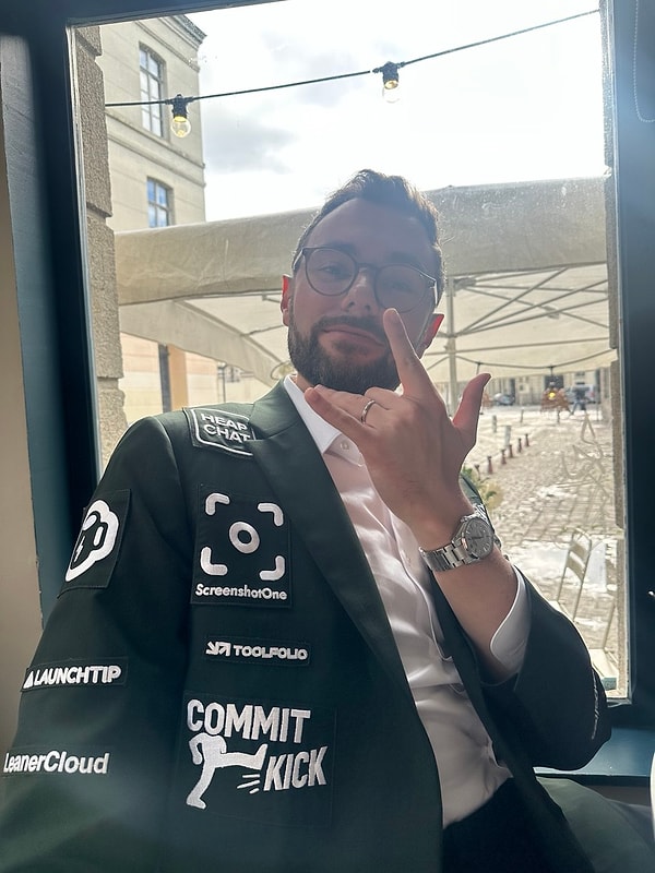 Naturally, this idea spread rapidly and all the advertising spaces were snapped up in no time.