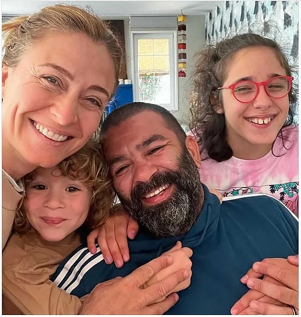 2015 yılında evlenen Ceyda Düvenci ve Bülent Şakrak 2023 yılında boşanmıştı.