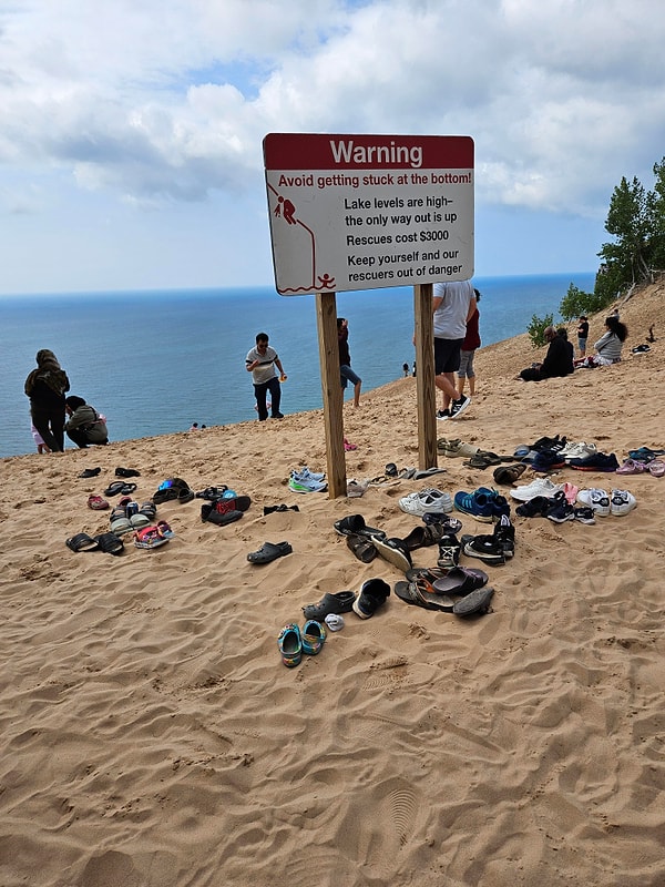 The general policy of the U.S. National Park Service is not to charge for emergency rescue situations.