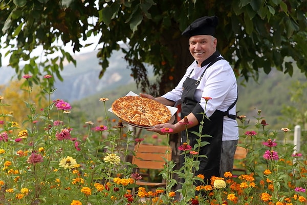40 yıl sonra köyüne döndü pizzacı açtı.