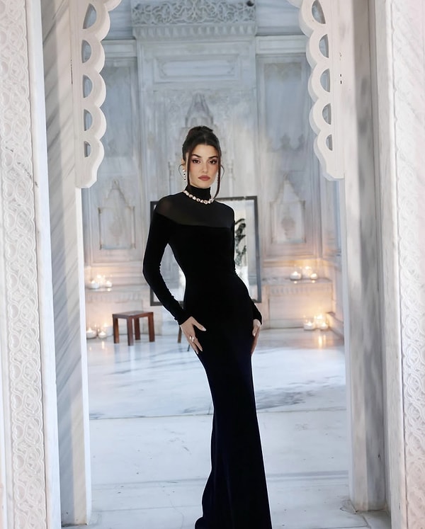 As you may well know, Hande Erçel is an actress who has been making us proud globally with her successive projects in recent times.