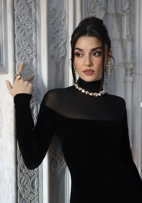 On the other hand, our beloved actress, as you may well know, frequently finds herself under scrutiny for her English proficiency.