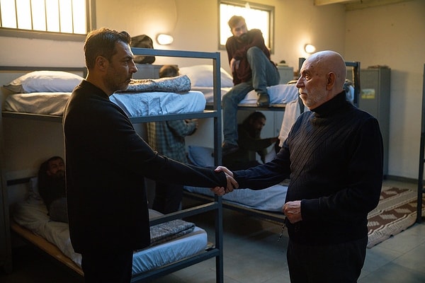 Kızılcık Şerbeti sezonlardır süren yayın hayatını devam ettiriyor.