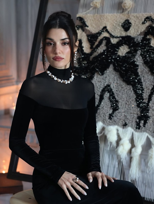 Hande Erçels jüngster Auftritt im selben Werbefilm mit David Beckham hat in den sozialen Medien für viel Gesprächsstoff gesorgt!