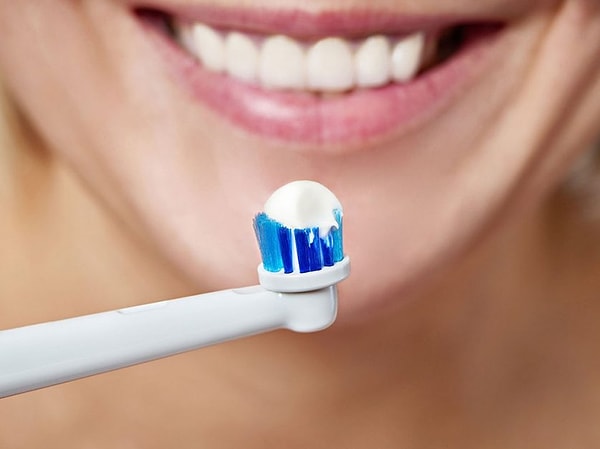 Maksimum hijyen ve performans için fırça başlığını 3 ayda bir yenilemeyi untumayın.