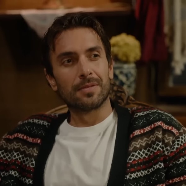 Taşacak Bu Deniz'de Esme'ye olan aşkı gözlerimizi dolduran Adil'in giydiği hırka ikonikleşti.