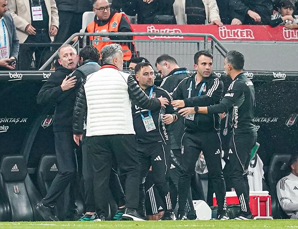 Kartlar havada uçtu.