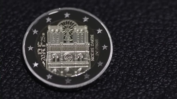 Notre-Dame Katedrali için üretilen 2 euroluk para koleksiyoncuları harekete geçirdi.