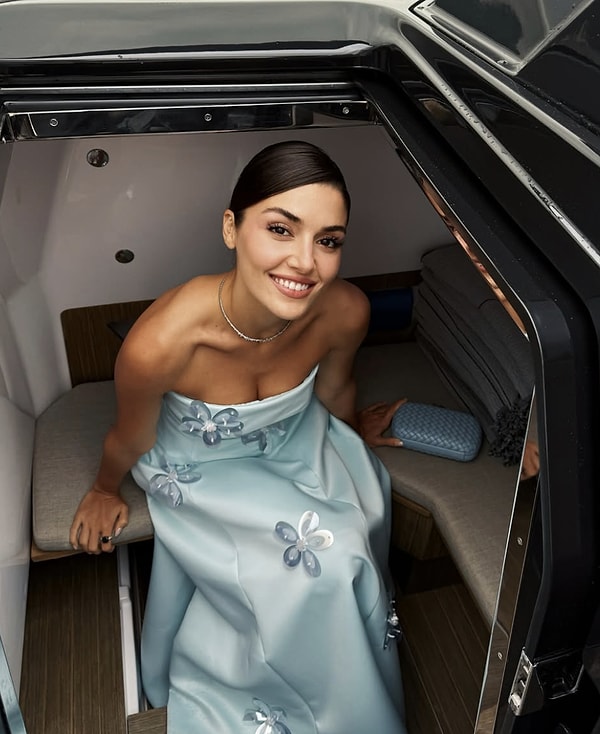 Hakan Sabancı ile 3 yıldan uzun süredir devam eden aşkını yaklaşık 2 ay önce noktalayan Hande Erçel bir açıldı, pir açıldı biliyorsunuz!