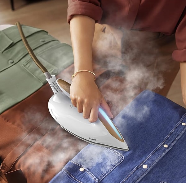 Evinizin ütüleme aşamasını bir üst seviyeye taşımak istiyorsanız, Philips PerfectCare Buhar Kazanlı Ütü sizin için oldukça güçlü bir aday.