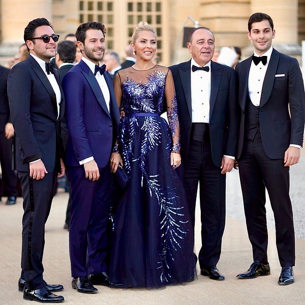 Elit, sosyetik camianın en popüler ailesi, hatta göz bebeği Sabancıların namını bilmeyen yoktur.