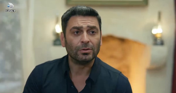 Ozan Akbaba, dün akşam yayınlanan Uzak Şehir'de Sezen Aksu'nun "Çek Tetiği" adlı parçasını seslendirdi.