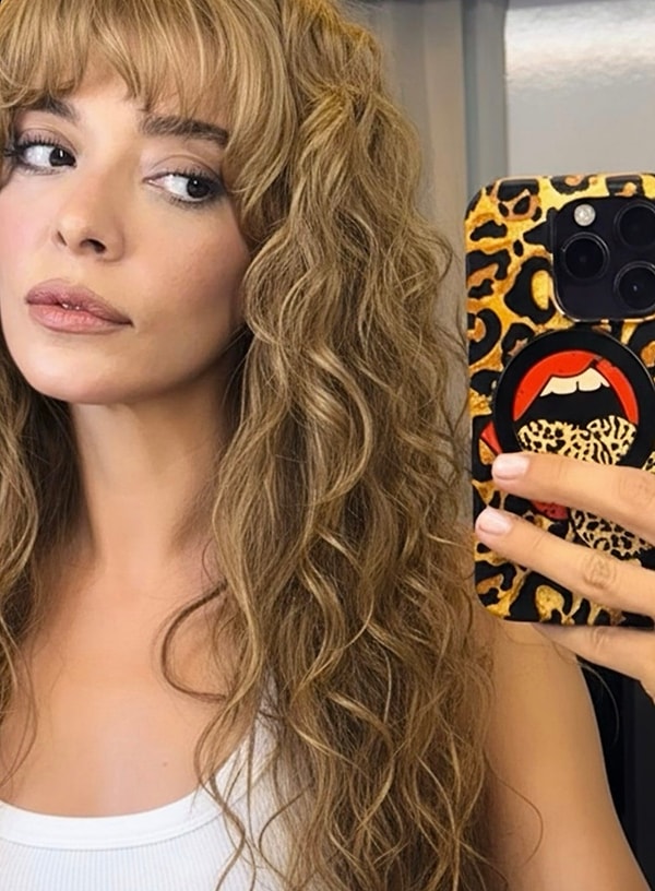 Kahverengi kıvırcık saçlarıyla bildiğimiz Selin Şekerci artık sarışın oldu.