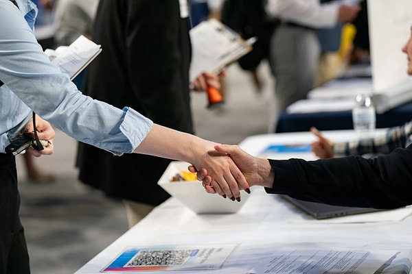 Çalışmada firmaların çalışanlarına sunduğu maddi imkanlar kadar manevi imkanlar da dikkate alındı.