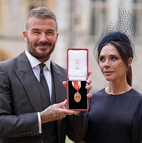 Spor ve hayır işlerine yaptığı katkılar nedeniyle şövalyelikle "onurlandırılan" David Beckham, Britanya’nın en yüksek nişanlarından birini aldı.